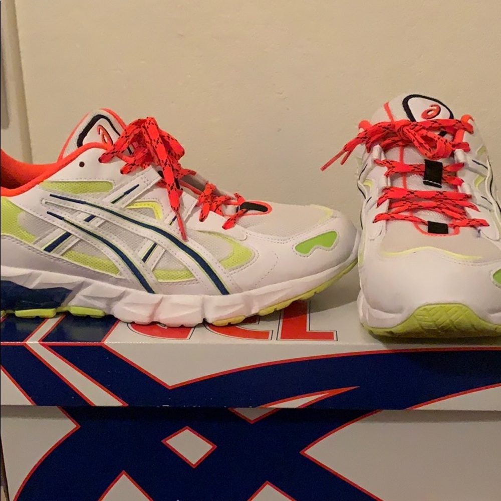 ASICS - Picture 2 of 2